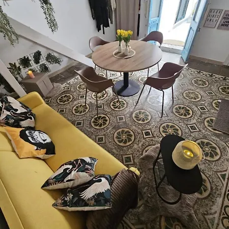 Lola's Apartment