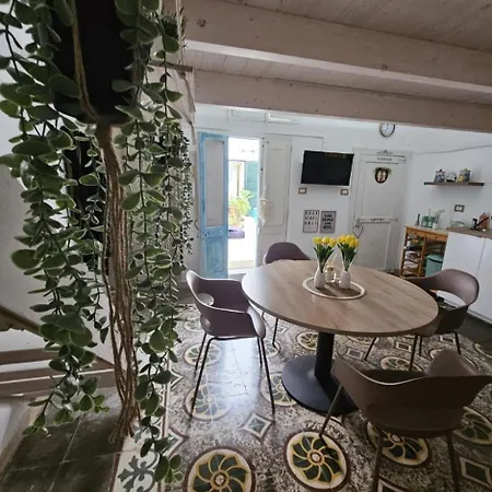 Lola's Apartment Gallipoli