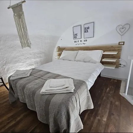 Lola's Apartment