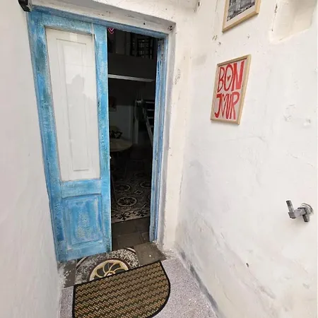 Lola's Apartment